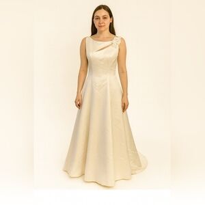 Sophisticated Cream Wedding Gown